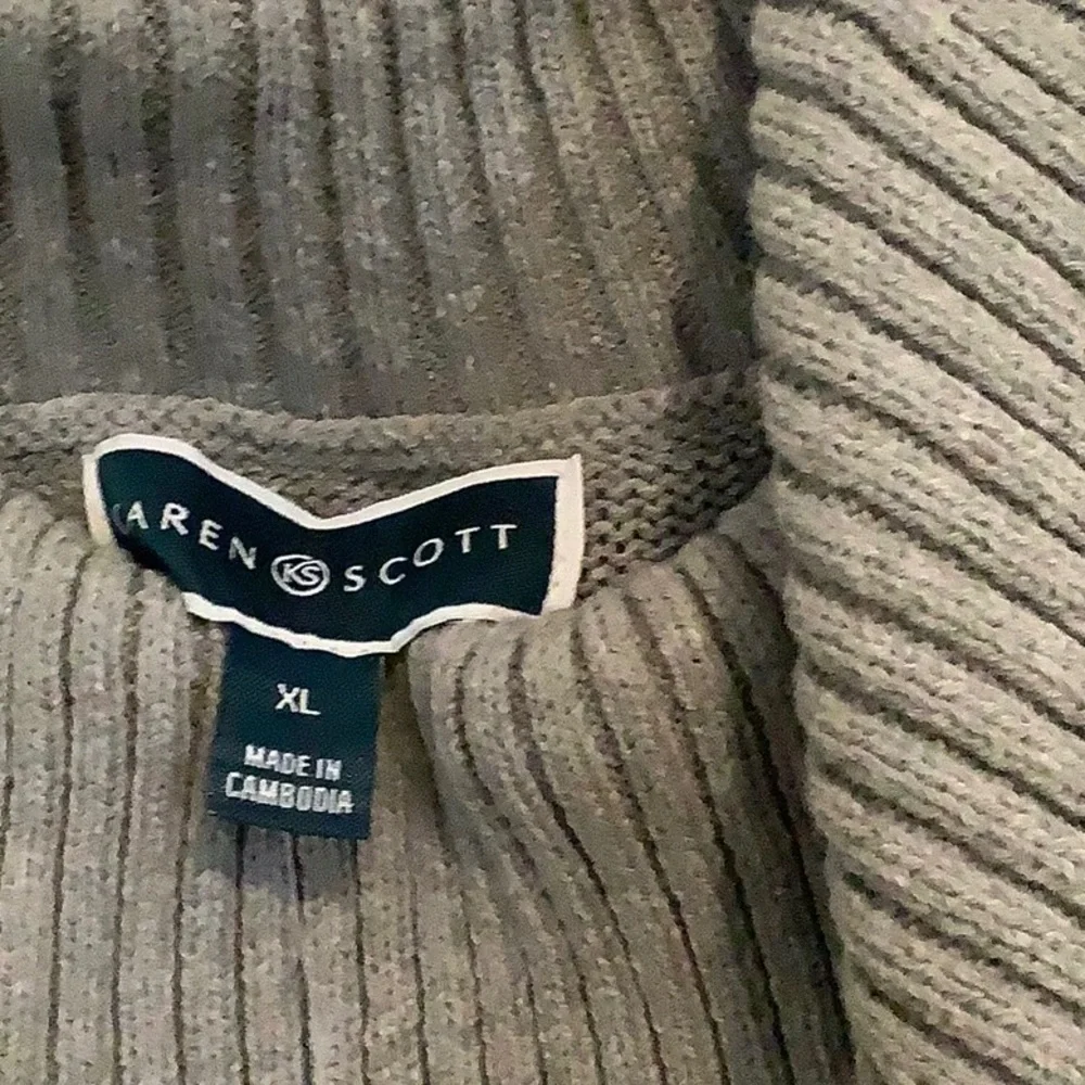 Gray sweater - Picture 4 of 5